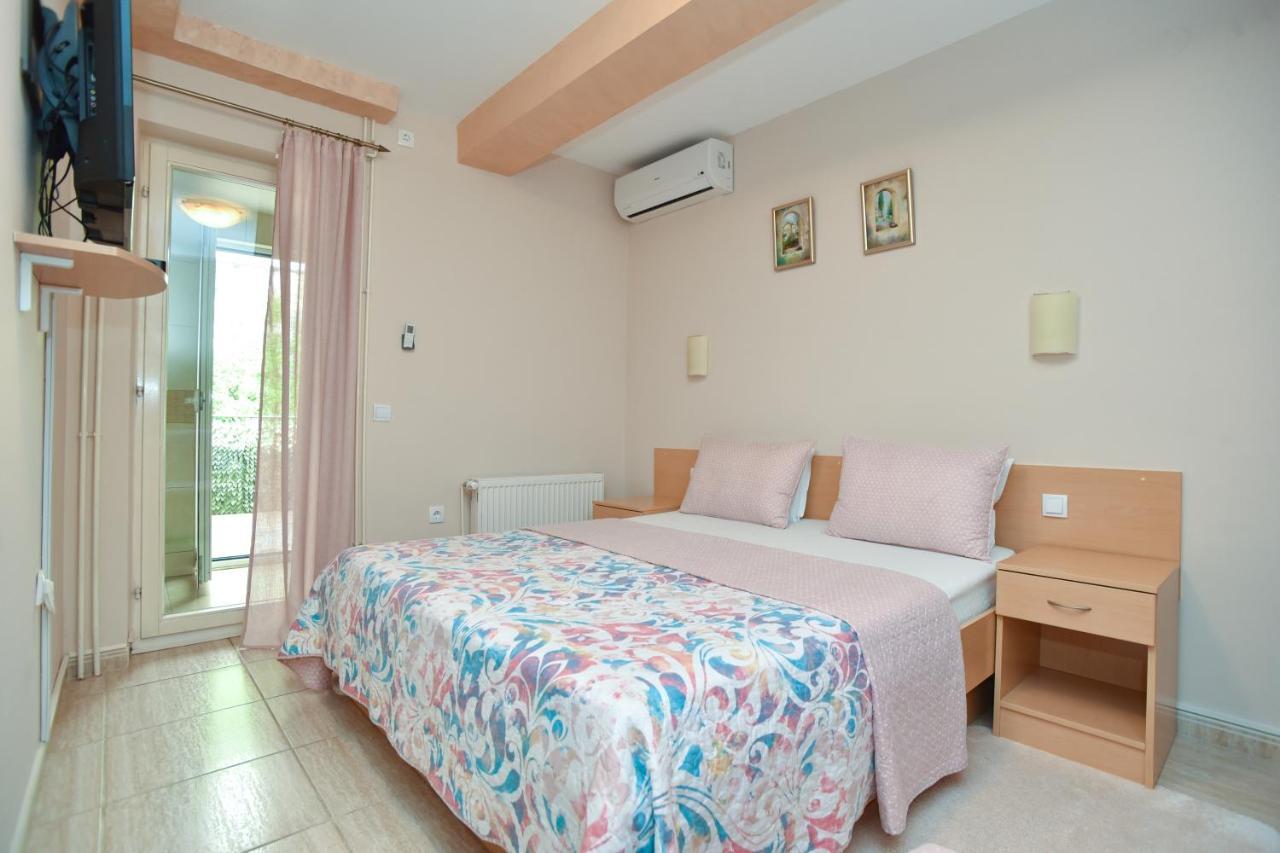 Apartments And Rooms Drago Sveti Stefan Kültér fotó