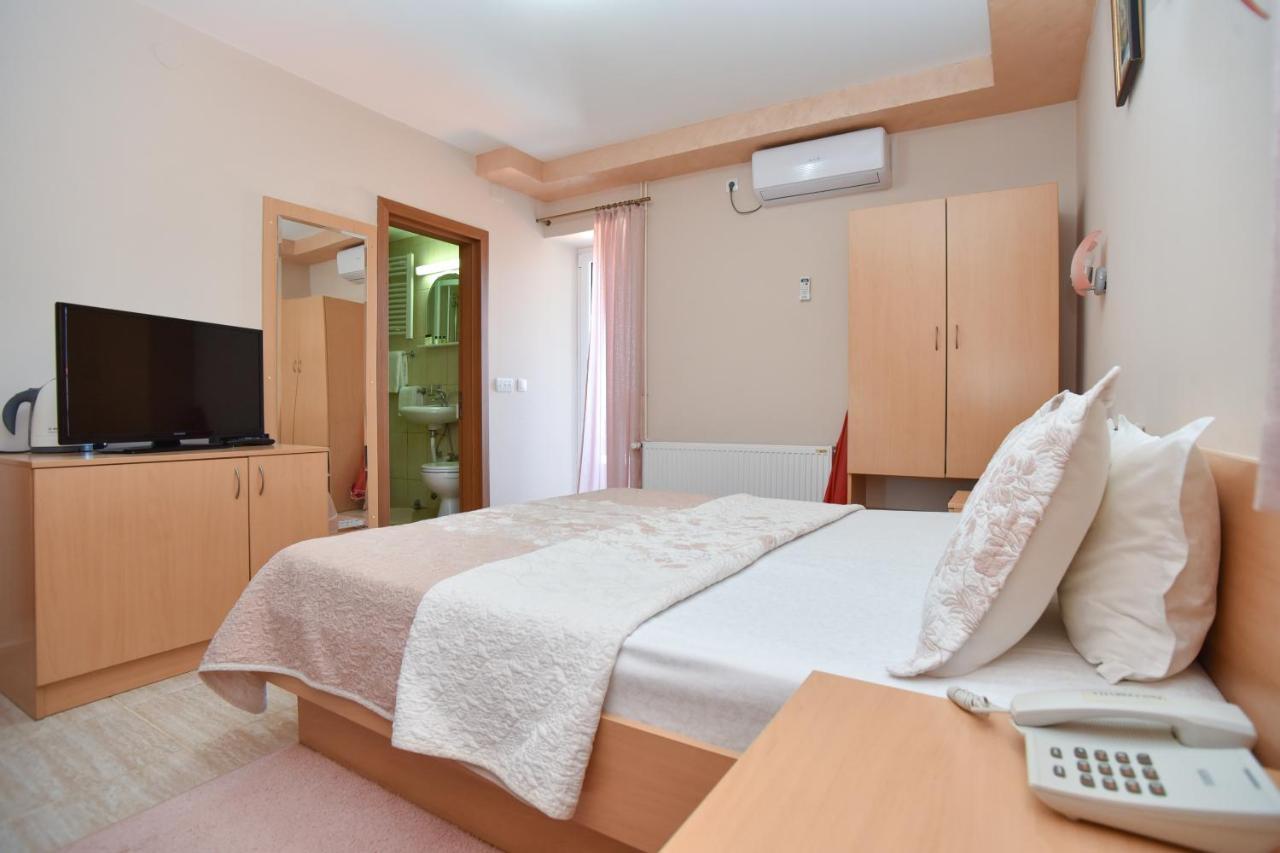 Apartments And Rooms Drago Sveti Stefan Kültér fotó