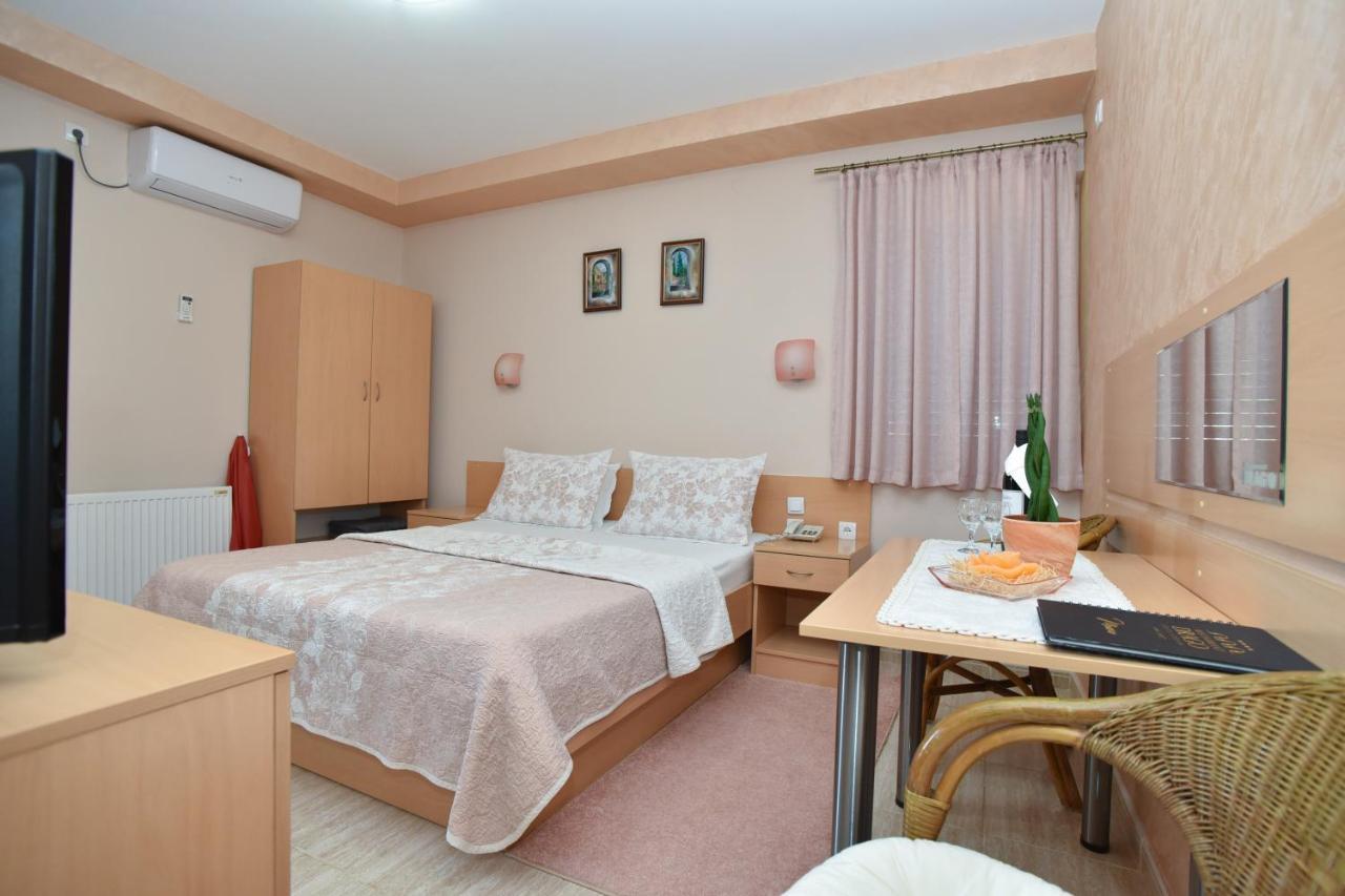 Apartments And Rooms Drago Sveti Stefan Kültér fotó