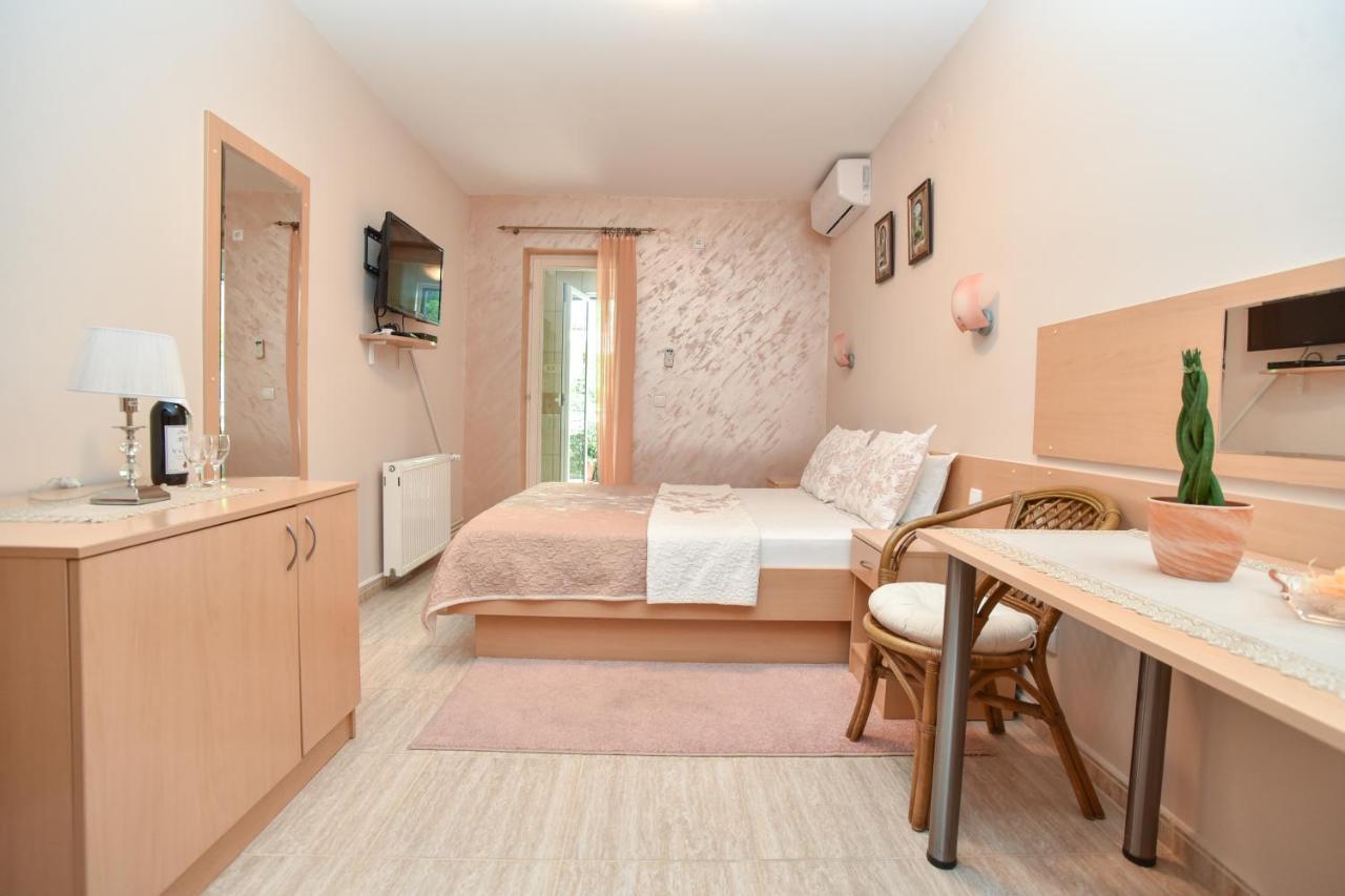 Apartments And Rooms Drago Sveti Stefan Kültér fotó